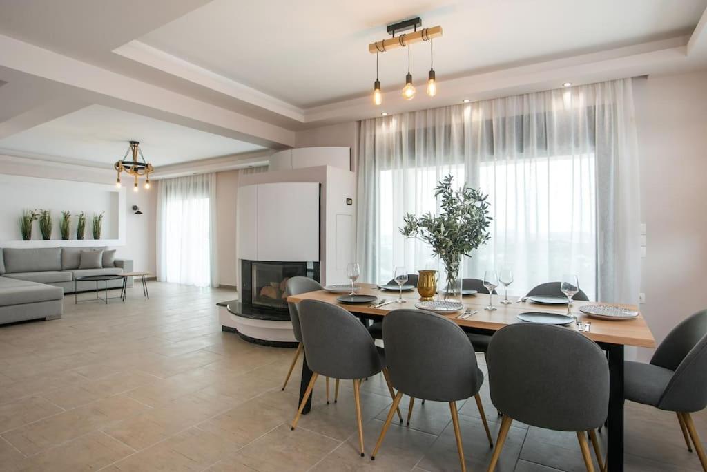 Aurora Villa *