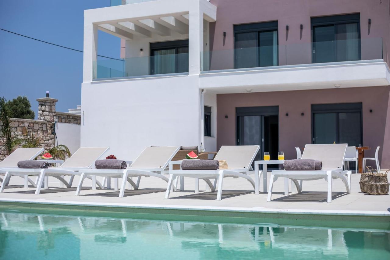 Aurora Villa *